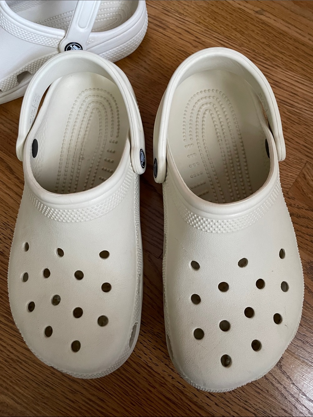 CROCS Classic Cream Slip-On Clog with Strap size 6 Mens